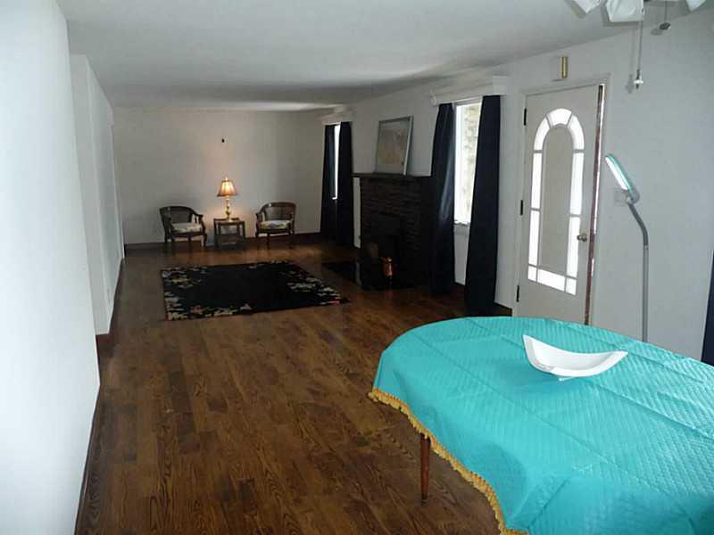 1643 Rutledge Road Transfer, PA 16154 - Photo 3 of 13