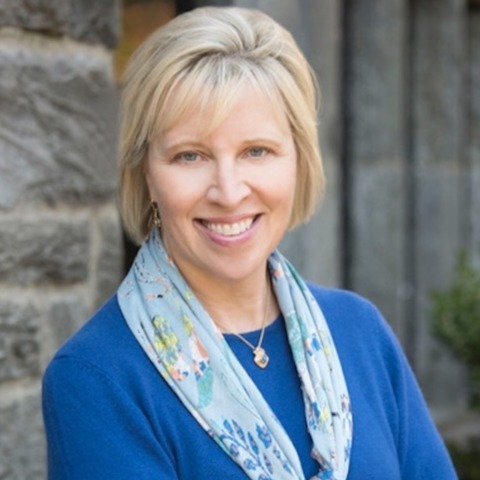 Headshot of Lynn Kuttruff