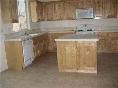 5501 Ridge Lake Court Bakersfield, CA 93313 - Photo 3 of 6 Gallery Image 3