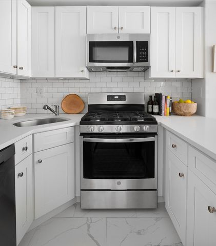 $1,325,000 | 366 West 11th Street, Unit 8C | West Village