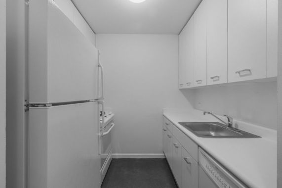 124 West 60th Street, Unit 23N Manhattan, NY 10023 - Photo 4 of 9