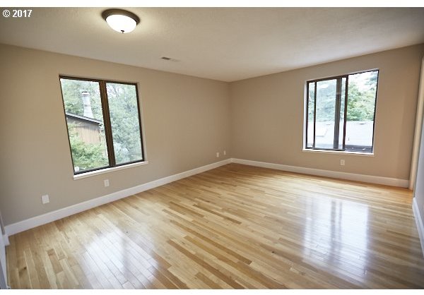 6424 Southwest 33rd Place Portland, OR 97239 - Photo 2 of 32 Gallery Image 2