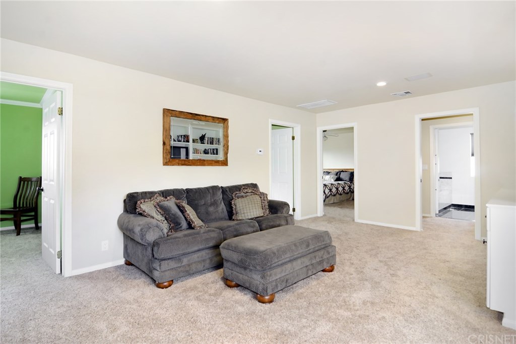 11361 Gaviota Avenue Granada Hills, CA 91344 - Photo 18 of 33