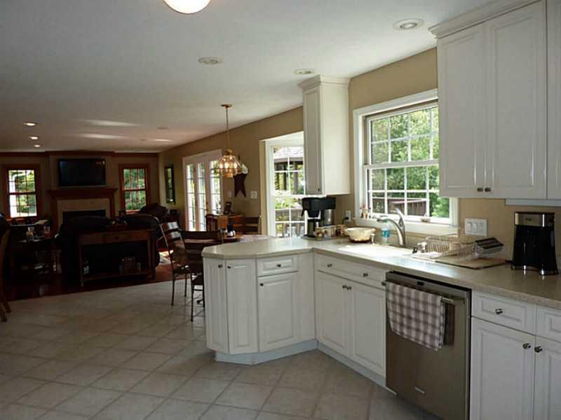 109 Rochelle Lane Monaca, PA 15061 - Photo 2 of 19 Gallery Image 2