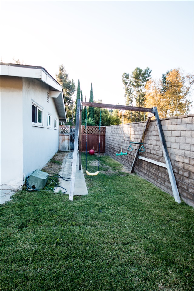 14229 Halper Road Poway, CA 92064 - Photo 13 of 16 Large side yards.