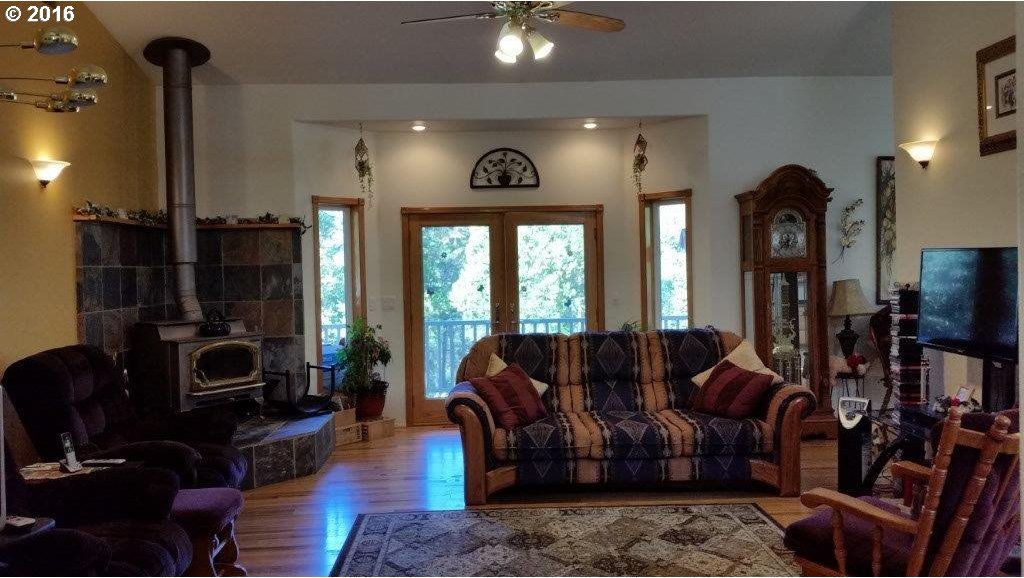 1150 Indian Bend Road Umpqua, OR 97486 - Photo 7 of 32 Gallery Image 7