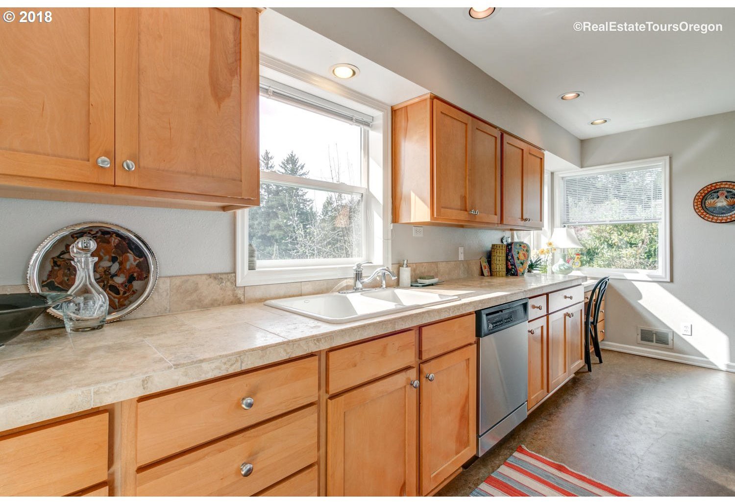 2216 Southwest Sunset Drive Portland, OR 97239 - Photo 8 of 32 Gallery Image 8