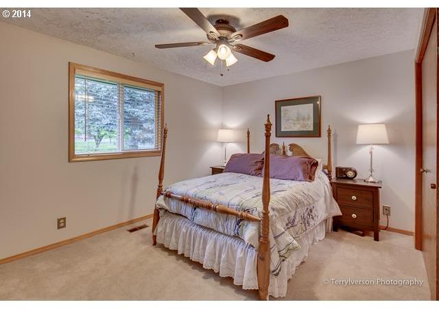 2235 Southeast Barnes Road Gresham, OR 97080 - Photo 10 of 16 Gallery Image 10