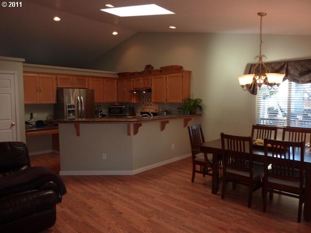 17816 Southwest Bryan Way Beaverton, OR 97007 - Photo 5 of 16 Gallery Image 5