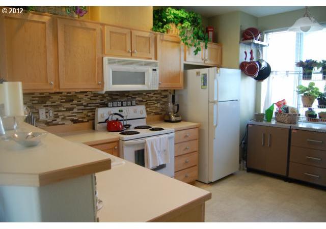 15290 Southwest Sparrow Loop Beaverton, OR 97007 - Photo 3 of 11 Gallery Image 3