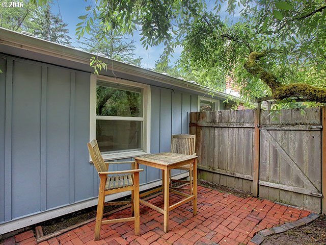 2802 Southwest Mitchell Court Portland, OR 97239 - Photo 27 of 32 Gallery Image 27