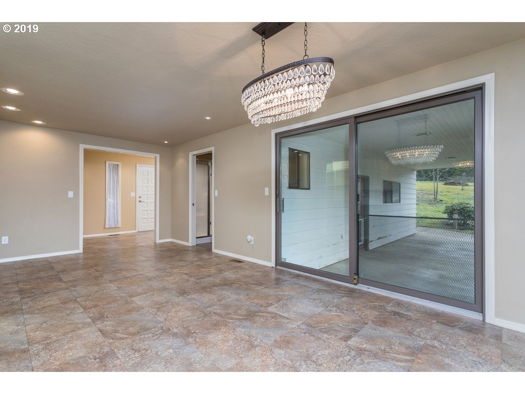 19508 South Henrici Road Oregon City, OR 97045 - Photo 11 of 32