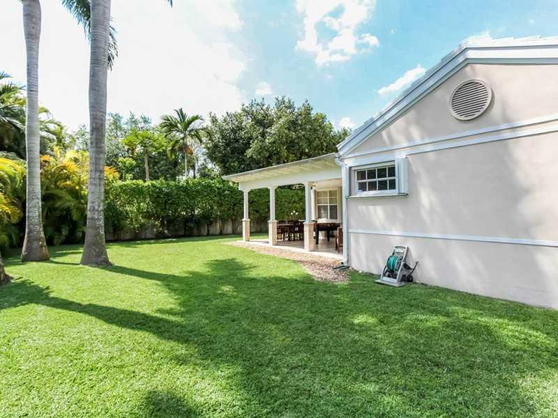 5774 Southwest 76th Terrace South Miami, FL 33143 - Photo 31 of 35