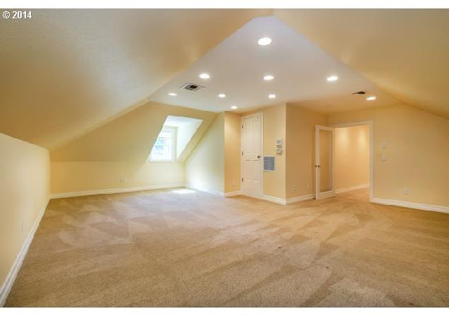 12175 Southwest Tryon Hill Road Portland, OR 97219 - Photo 8 of 16 Gallery Image 8