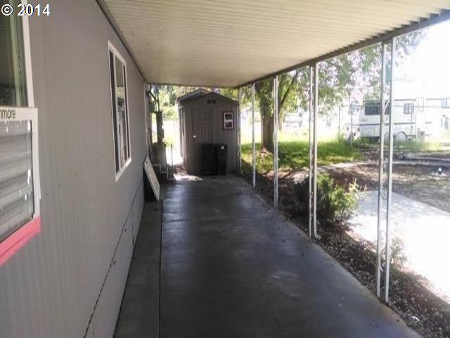 2421 Webster Road Grants Pass, OR 97526 - Photo 3 of 11 Gallery Image 3