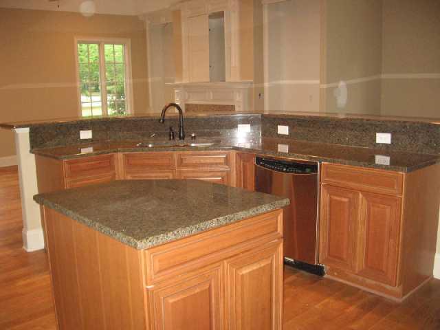 306 Colonial Road Memphis, TN 38117 - Photo 5 of 10 Island View of Kitchen