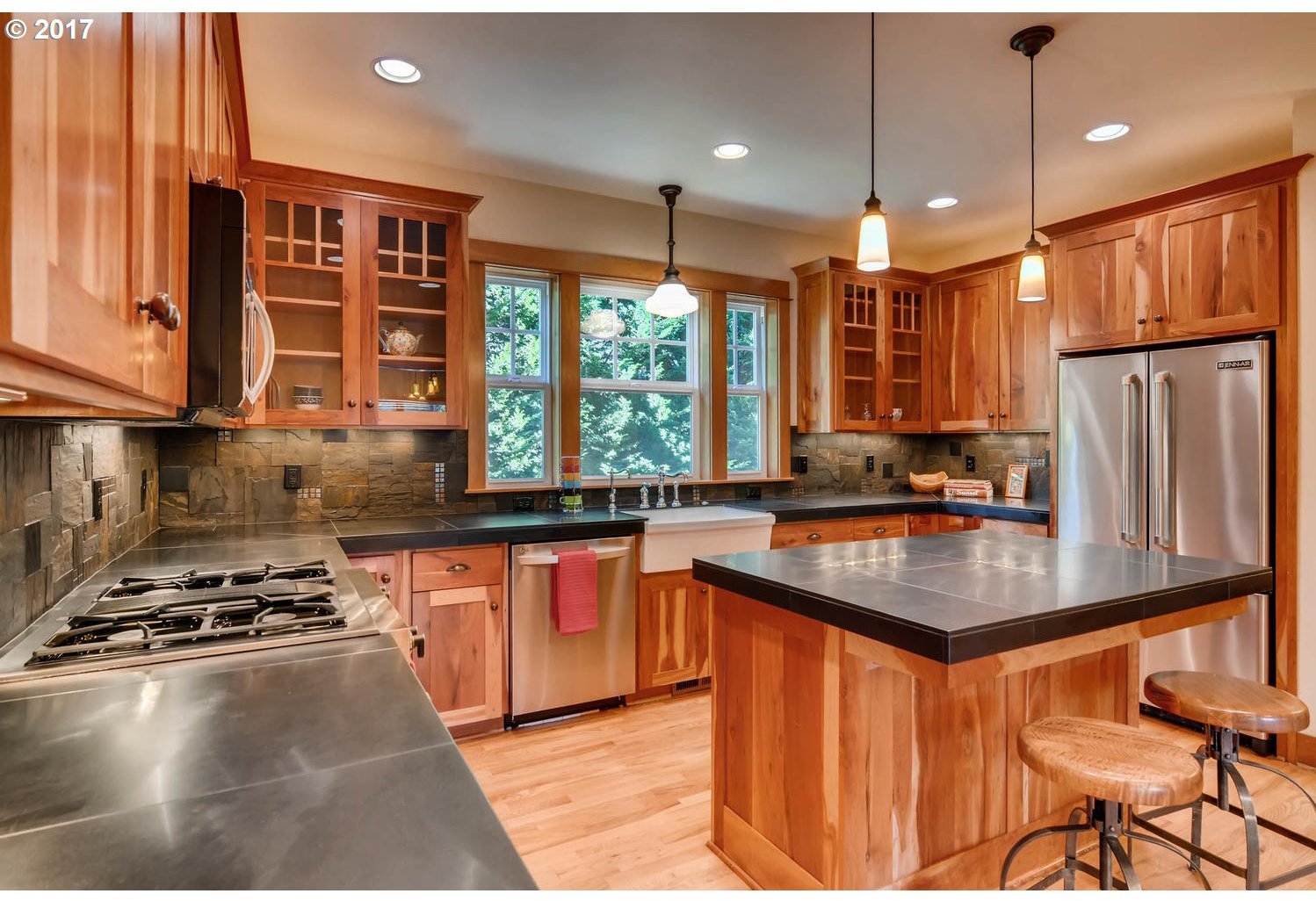 4325 Southwest Primrose Street Portland, OR 97219 - Photo 10 of 32 Gallery Image 10