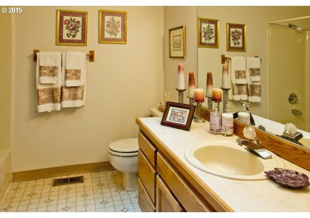 29119 Southeast Lusted Road Gresham, OR 97080 - Photo 13 of 16 Gallery Image 13