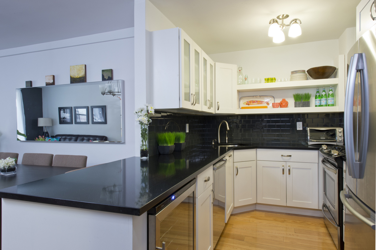 165 Christopher Street, Unit 2C Manhattan, NY 10014 - Photo 3 of 6