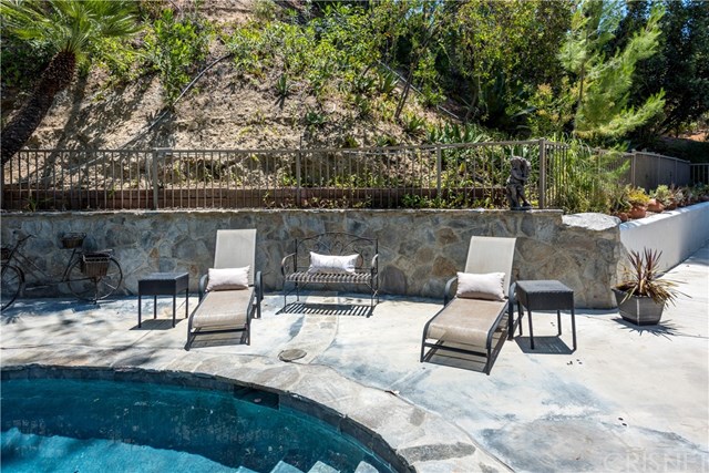 4450 La Barca Drive Tarzana, CA 91356 - Photo 26 of 28