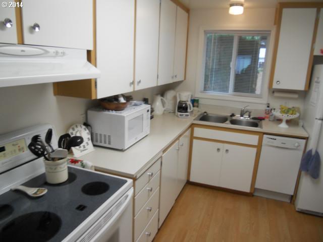 1979 Thompson Road Woodburn, OR 97071 - Photo 4 of 11 Gallery Image 4