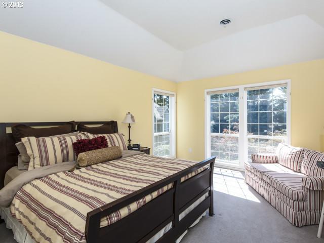 3619 Southwest Comus Street Portland, OR 97219 - Photo 8 of 16 Gallery Image 8