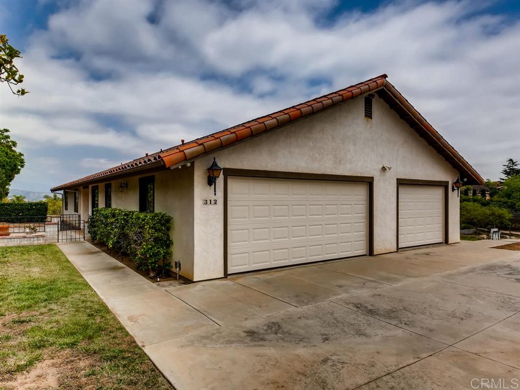 312 Spanish Spur Fallbrook, CA 92028 - Photo 3 of 25 Gallery Image 3