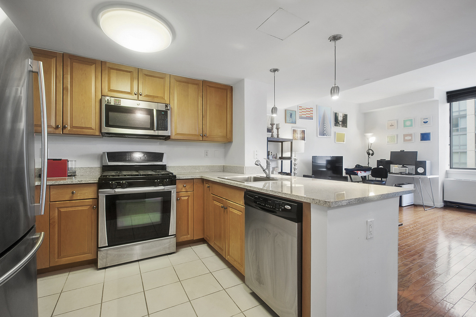425 Main Street, Unit 14G Manhattan, NY 10044 - Photo 2 of 5