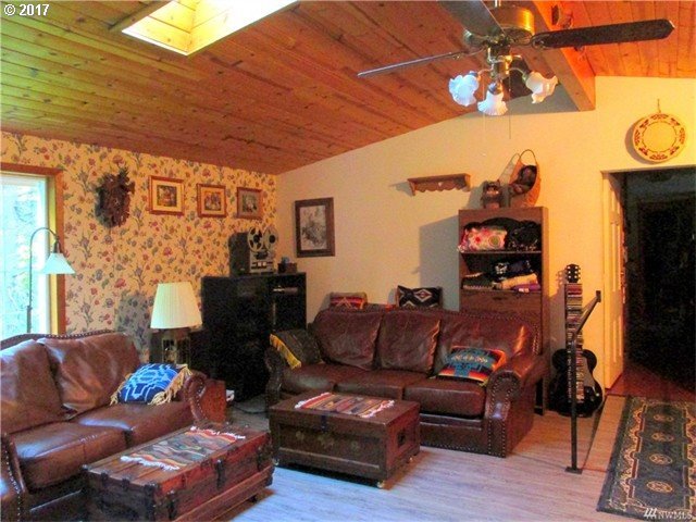 832 North Mahaffey Road Kelso, WA 98626 - Photo 6 of 24 Gallery Image 6