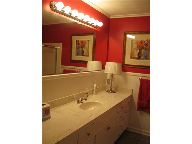 128 South Alpine Street Ripley, TN 38063 - Photo 9 of 11 Guest bath.