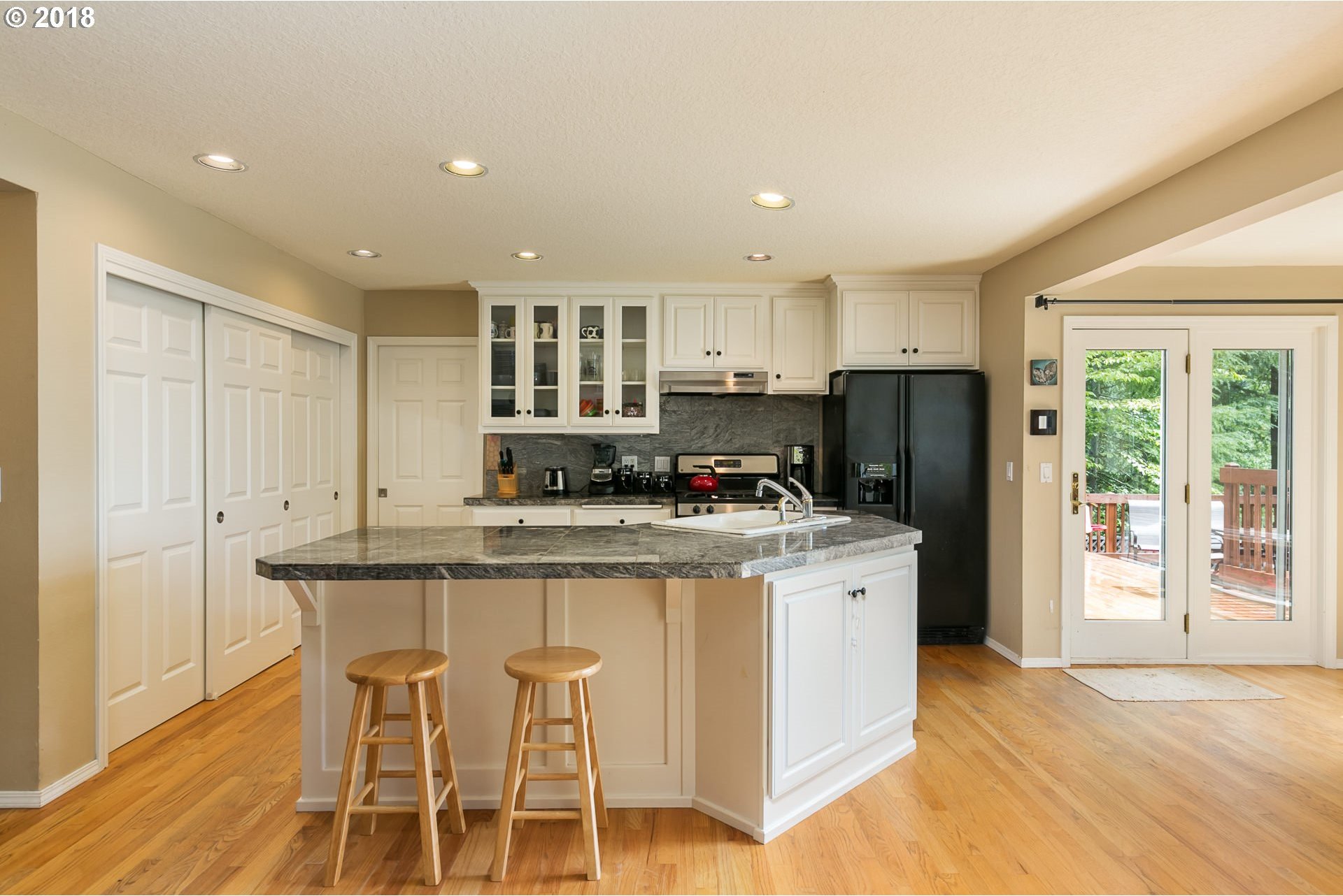 4110 Southwest Comus Street Portland, OR 97219 - Photo 11 of 27 Gallery Image 11