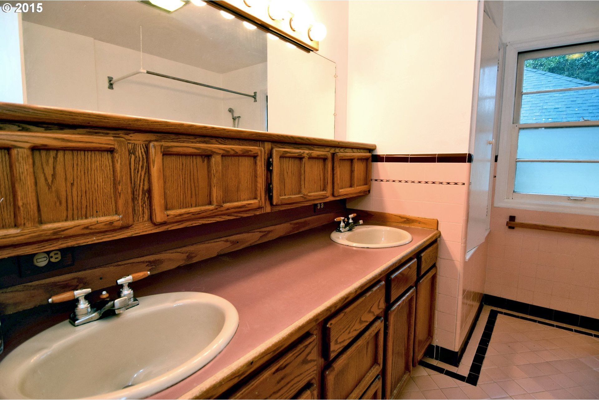 12033 Southwest Lesser Road Portland, OR 97219 - Photo 21 of 32 Gallery Image 21