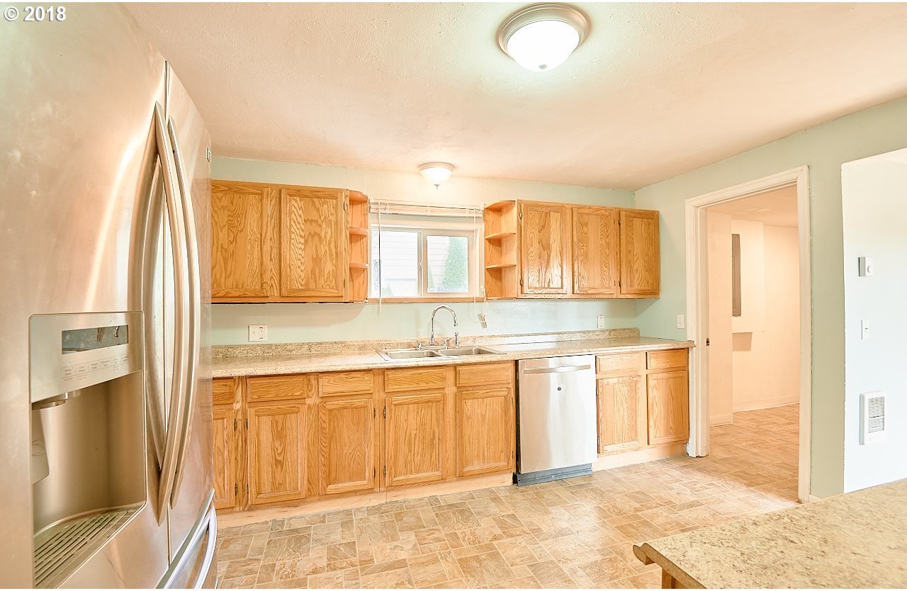 414 Southeast Sheridan Road Sheridan, OR 97378 - Photo 5 of 31 Gallery Image 5