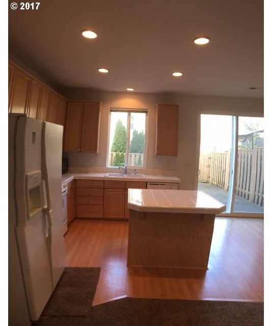 5845 Southeast 17th Loop Gresham, OR 97080 - Photo 5 of 17 Gallery Image 5