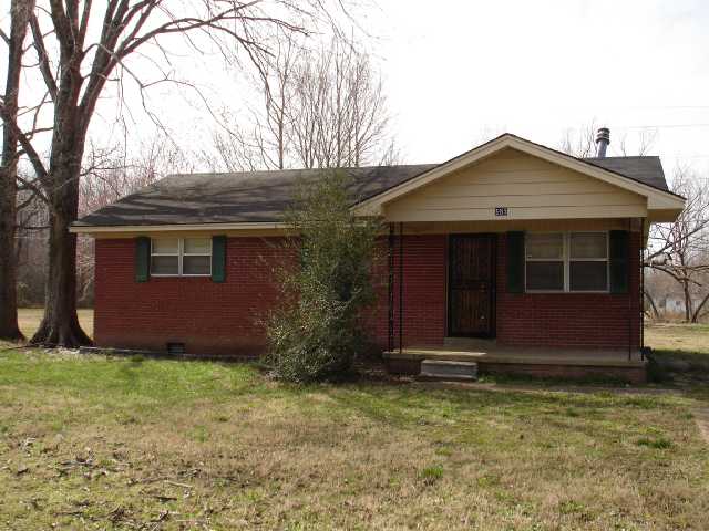 985 Liberty Road Moscow, TN 38057 - Photo 1 of 5 Nice 3 Bedroom 1 Bath Brick and Aluminum Siding Home on 1.01 acres in the County! Interior has been painted white, new carpet and vinyl flooring, new black appliances and counter tops in the kitchen. And More!