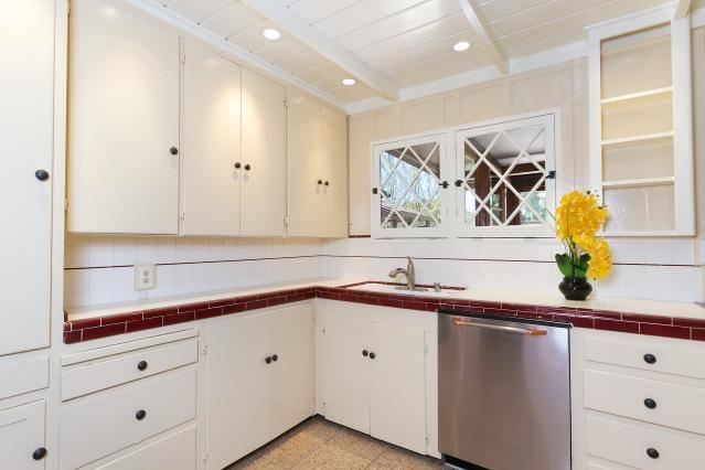 1602 Burgundy Road Encinitas, CA 92024 - Photo 11 of 25