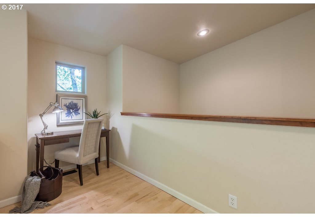 352 Southwest Custer Street Portland, OR 97219 - Photo 26 of 32 Gallery Image 26