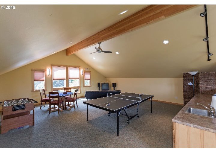 1194 Country Club Road Hood River, OR 97031 - Photo 19 of 32 Gallery Image 19