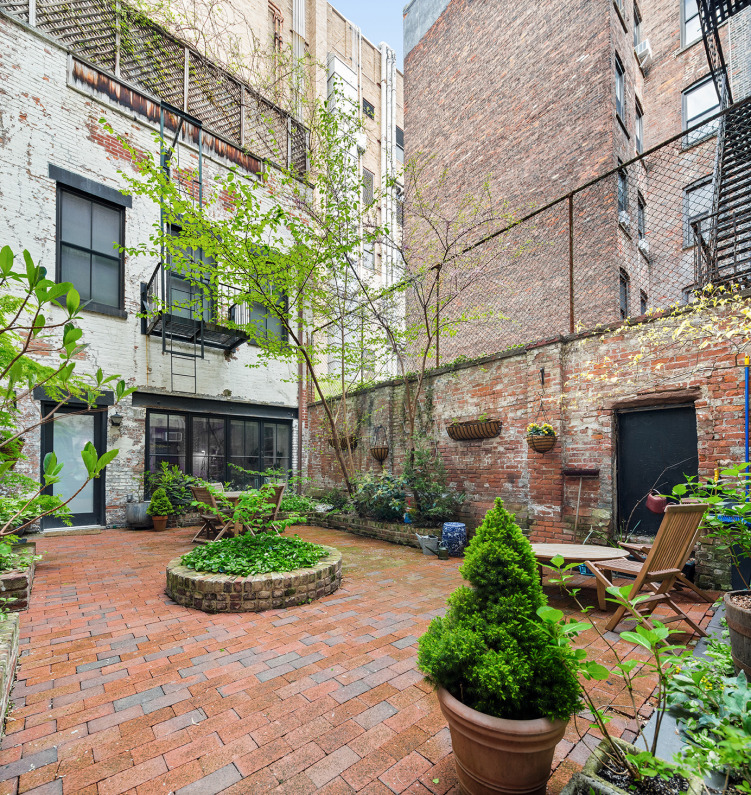 307 E 12th St, Manhattan, NY 10003 - Photo 2 of 3