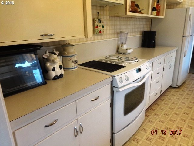 6443 Northeast Dole Road Myrtle Creek, OR 97457 - Photo 11 of 32 Gallery Image 11