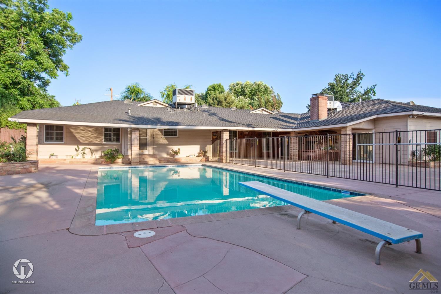 1772 Locust Ravine Bakersfield, CA 93306 - Photo 36 of 39 Gallery Image 36