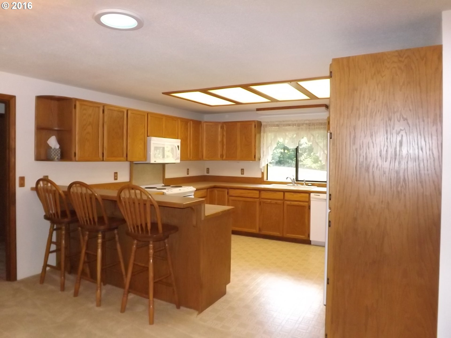 582 Lockwood Road Roseburg, OR 97471 - Photo 8 of 25 Gallery Image 8