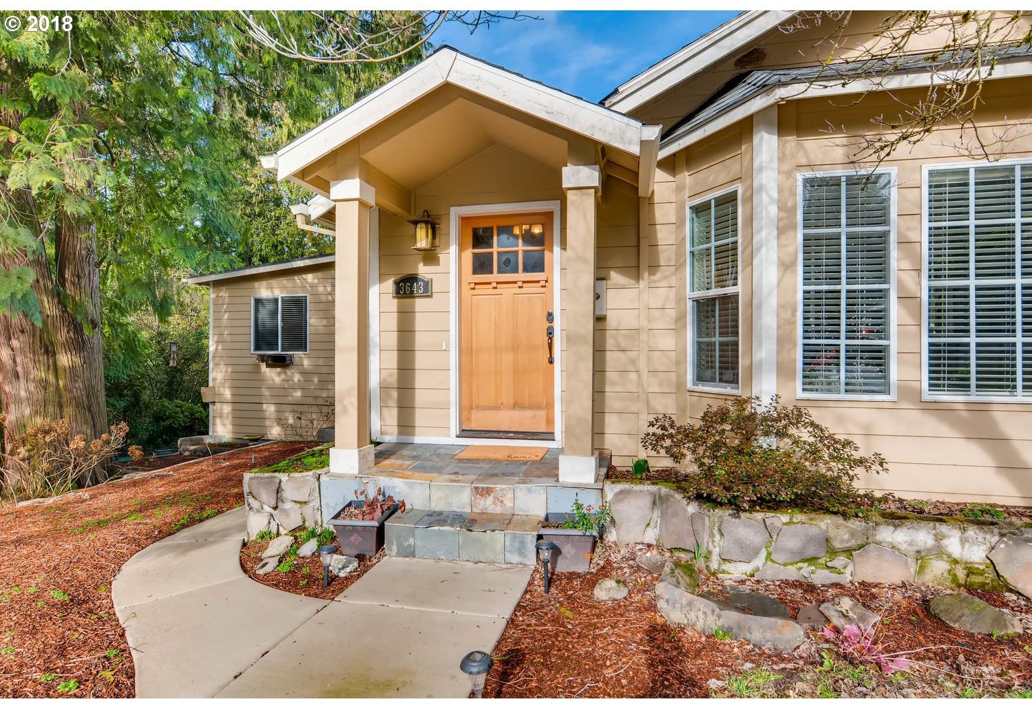 3643 Southwest Logan Street Portland, OR 97219 - Photo 5 of 28 Gallery Image 5