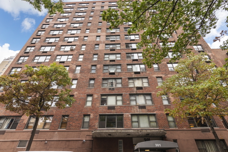 301 E 62nd St, Manhattan, NY 10065 - Photo 1 of 4