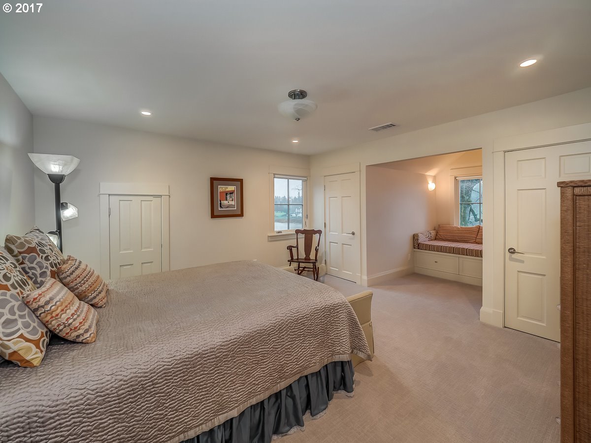 11100 Southwest Riverwood Road Portland, OR 97219 - Photo 16 of 30 Gallery Image 16