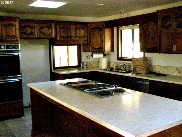 4205 Del Rio Road Roseburg, OR 97471 - Photo 13 of 16 Gallery Image 13