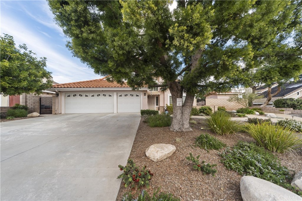 136 Sandpoint Lane Riverside, CA 92506 - Photo 2 of 35