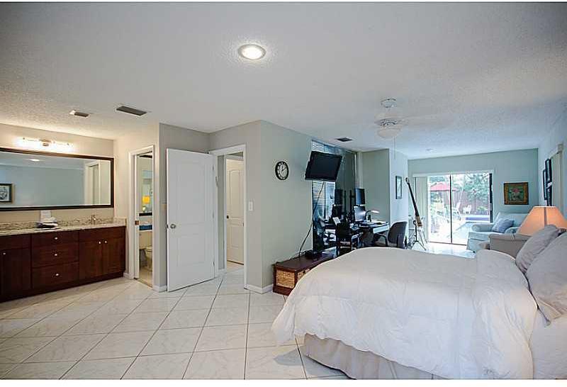 137 Greens Road, Unit 137 Hollywood, FL 33021 - Photo 10 of 21 Gallery Image 10