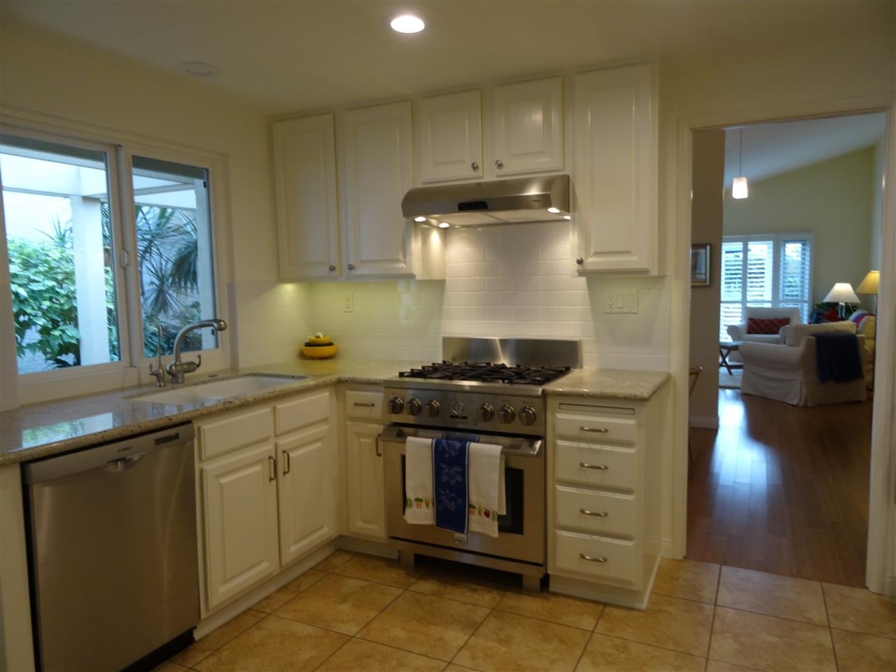 13312 Pantera Road San Diego, CA 92130 - Photo 14 of 25 Gas range & oven.