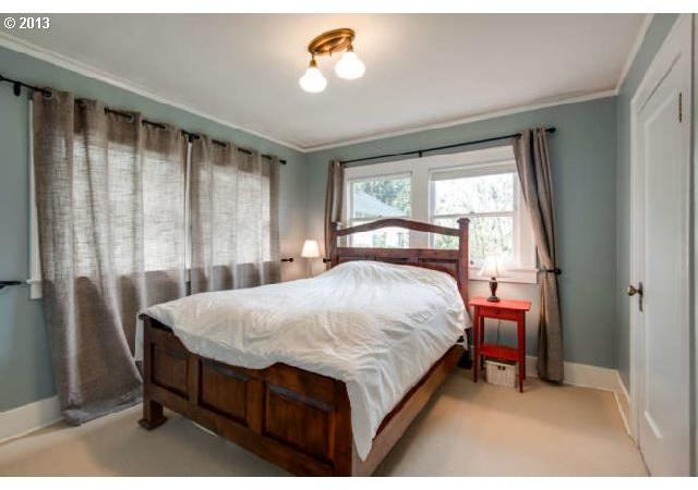 235 Southwest Nebraska Street Portland, OR 97239 - Photo 10 of 16 Gallery Image 10